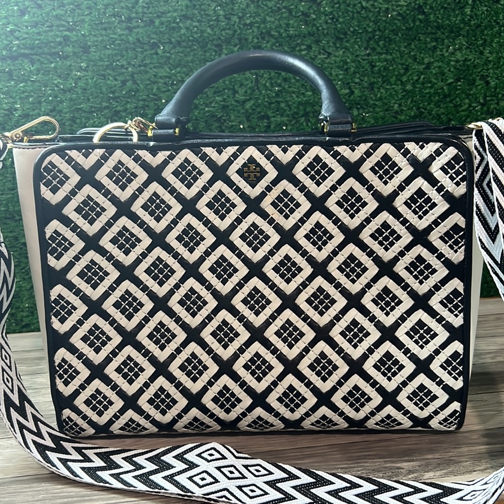 Tory Burch Robinson Satchel with crossbody strap - Picture 2 of 8